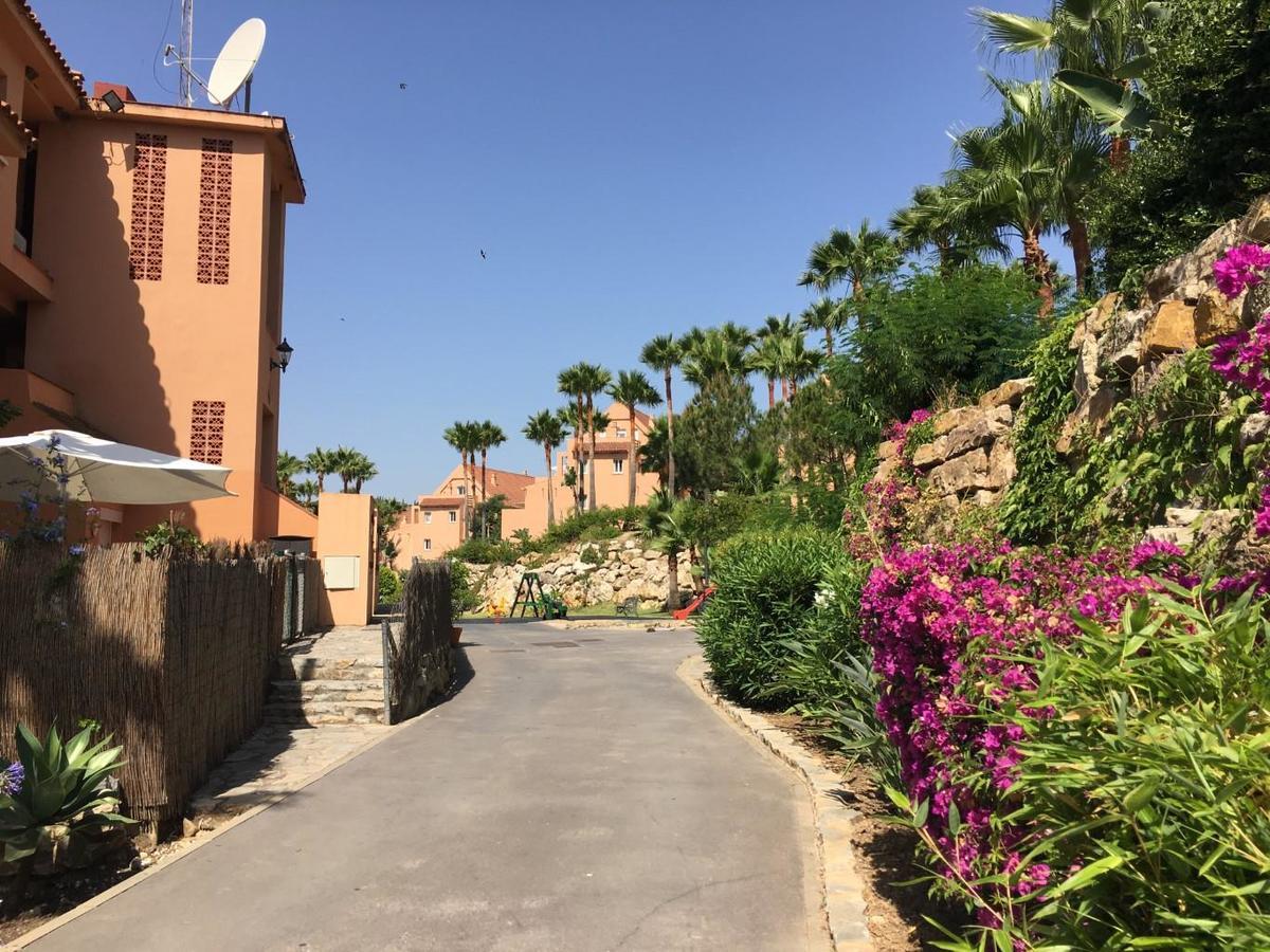 2236-Lovely Groundfloor With Pool View Casares Exteriör bild